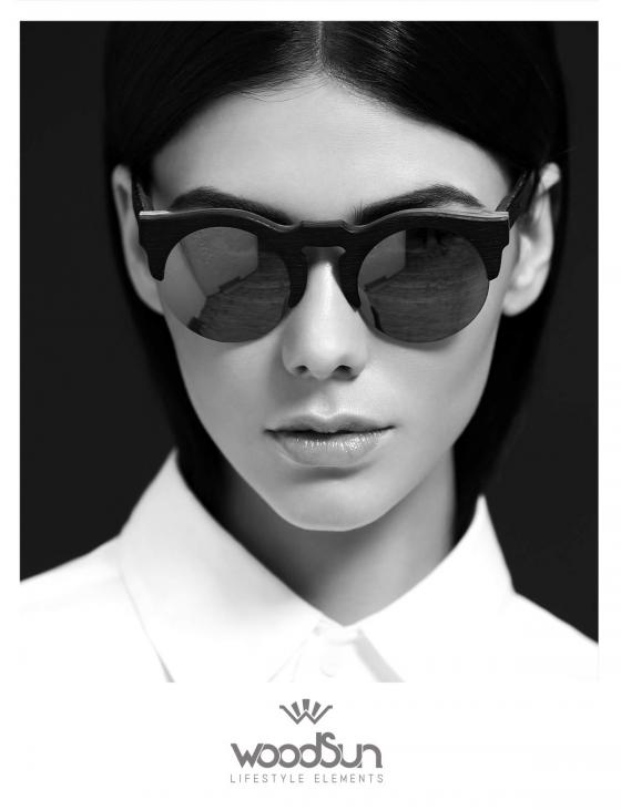 Фотосъемка девушка в очках для бренда woodSun by Evgeny Fist