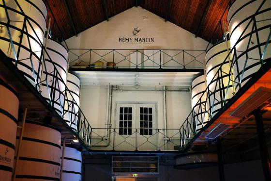 Завод Remy Martin в городе Коньяк во Франции