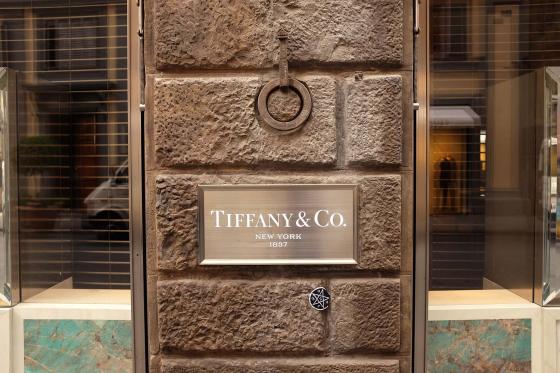 Магазин Tiffany во Флоренции вывеска с подсветкой