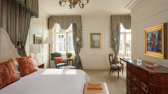 Номер отел Four Seasons в Санкт-Петербурге