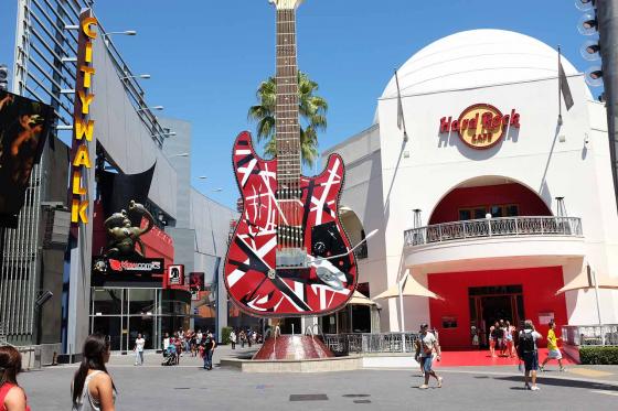 Hard Rock Cafe в парке развелчений Universal Studios в Лос-Анджелесе