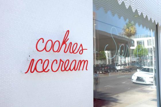 Вывеска cookies ice cream в Лос-Анджелесе в Америке