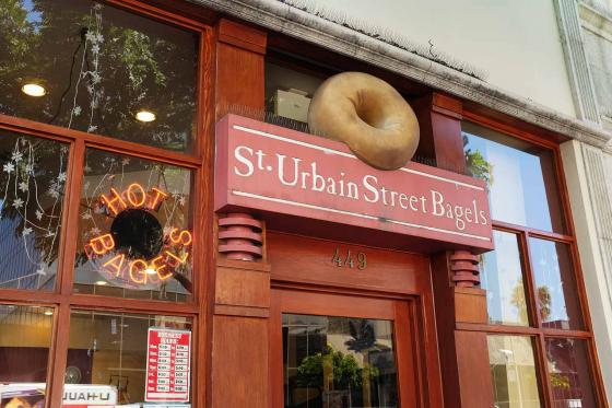 Кафе с пончиками St. Urbain Street Bagels в Лос-Анджелесе в Америке
