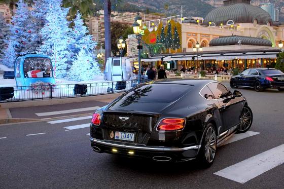 Bentley Continental в Монте-Карло около казино