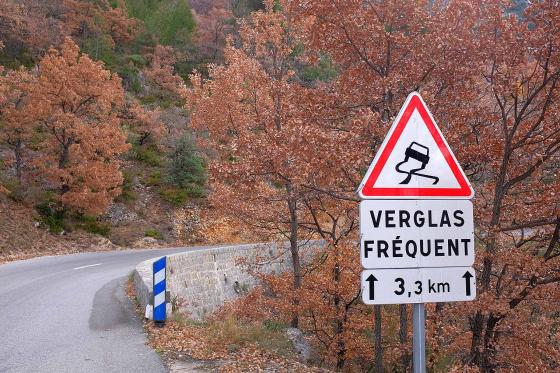 Извилистая дорога в горах Франции