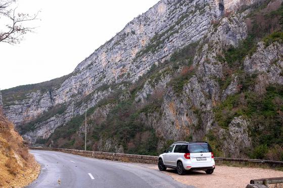 Skoda Yeti версия Monte Carlo на фоне Французских гор