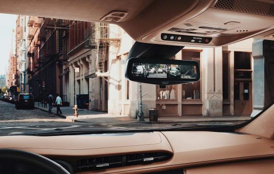Зеркало заднего вида с камерой в Cadillac XT5